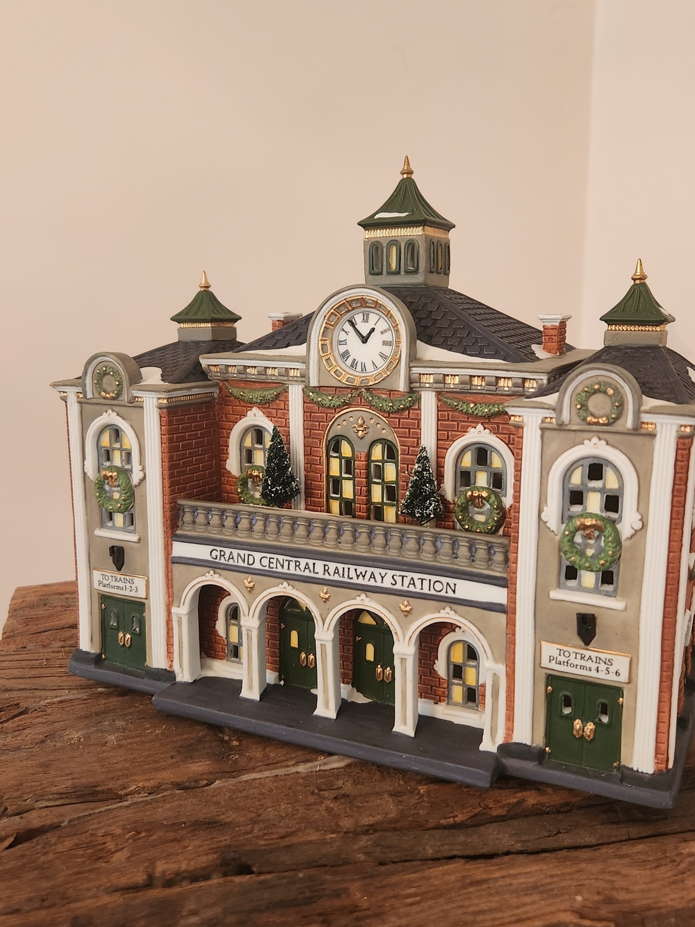MINT Grand Central Railway Station - Dept 56 - Christmas In The City - Picture 7 of 15